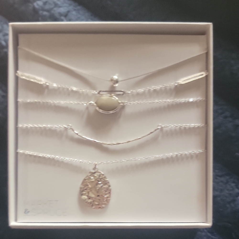 BRAND NEW Market & Spruce Silver and Cream Necklace Set